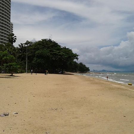 Burnout Guesthouse Pattaya Luaran gambar