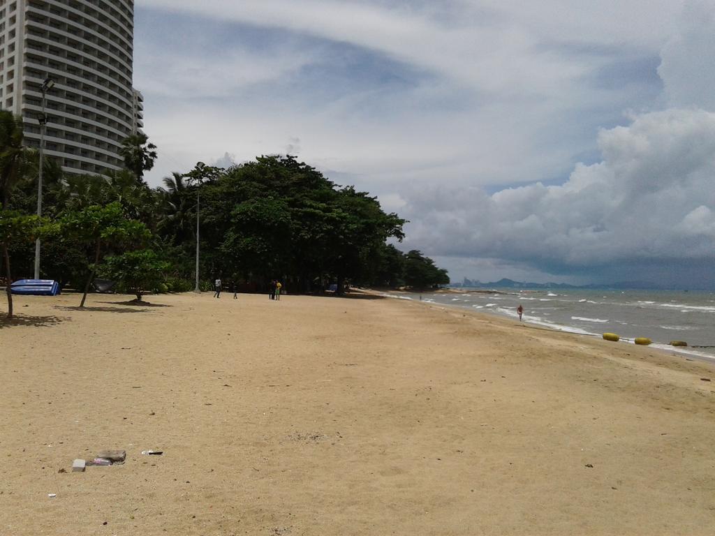 Burnout Guesthouse Pattaya Luaran gambar