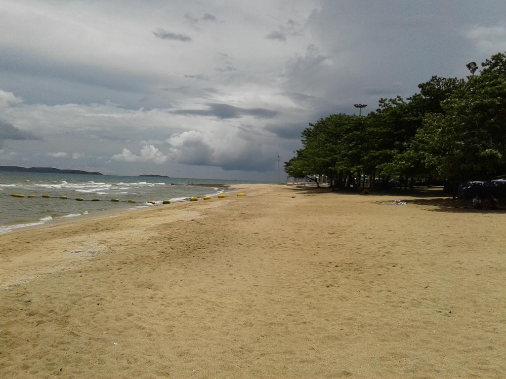 Burnout Guesthouse Pattaya Luaran gambar