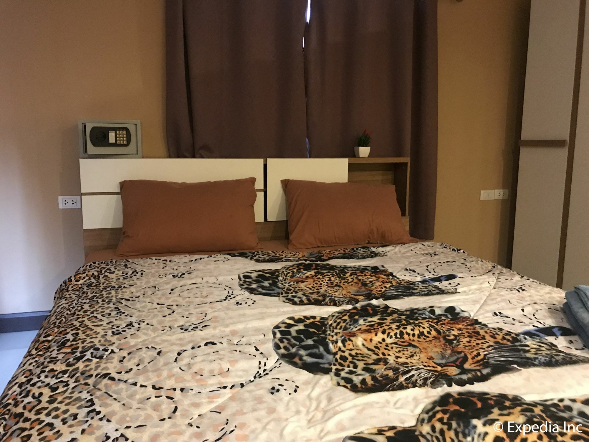 Burnout Guesthouse Pattaya Luaran gambar