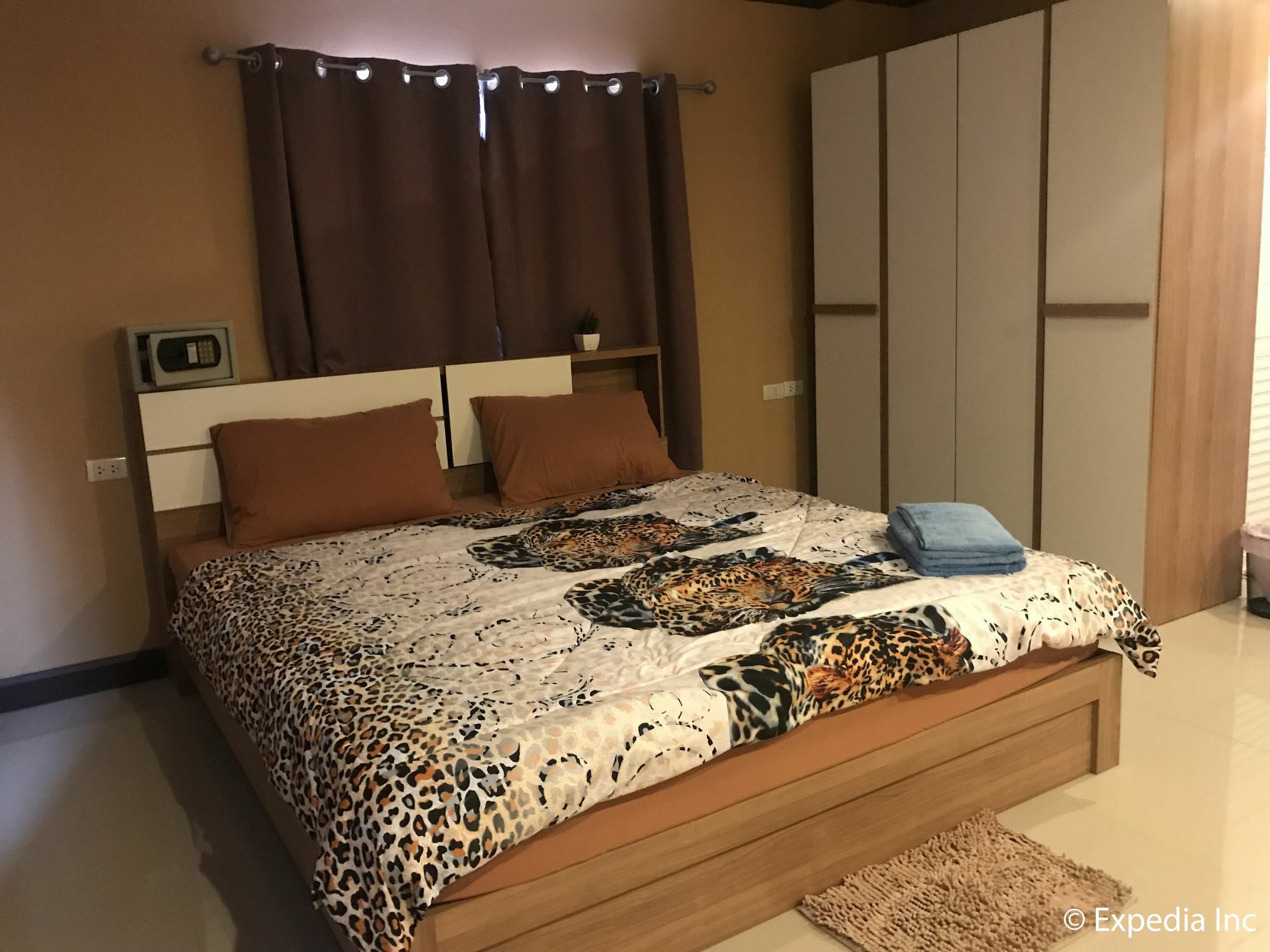 Burnout Guesthouse Pattaya Luaran gambar
