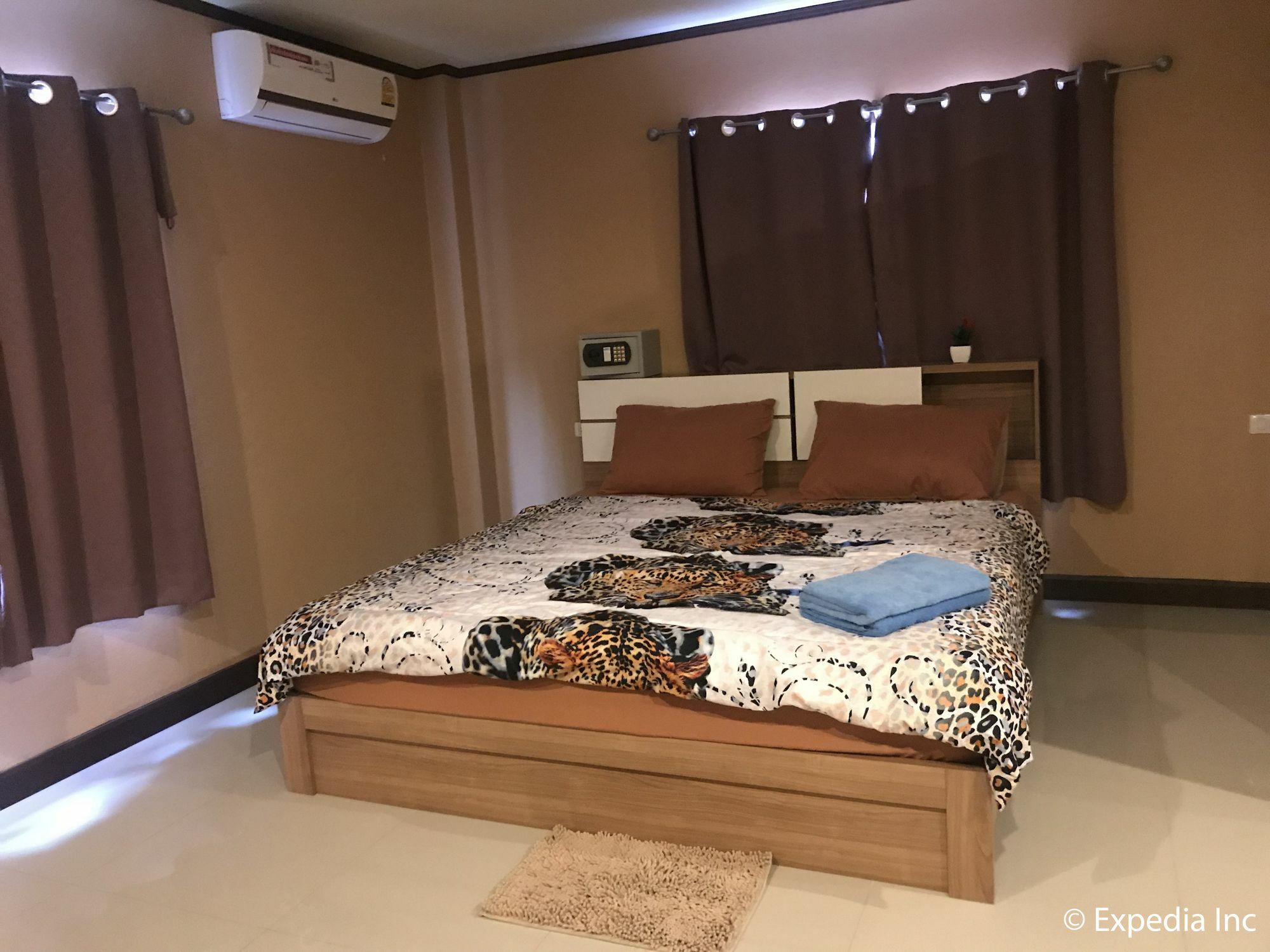 Burnout Guesthouse Pattaya Luaran gambar